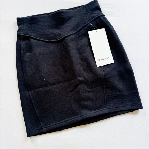 NWT Lululemon Scuba High-Rise Mini Skirt Taupetastic Size XS $78 - Picture 2 of 5